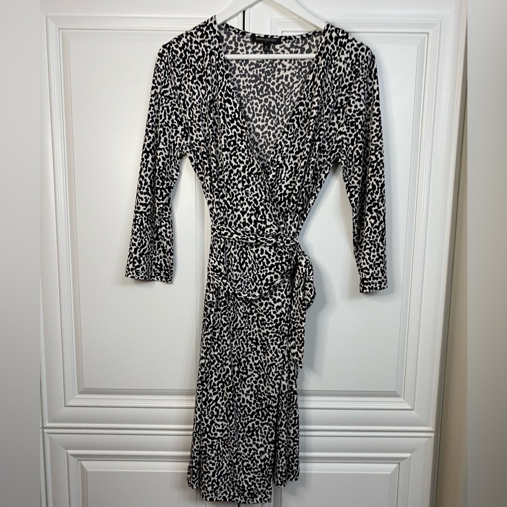 Banana Republic Factory Size Medium Long Sleeve Black White Print Wrap Dress